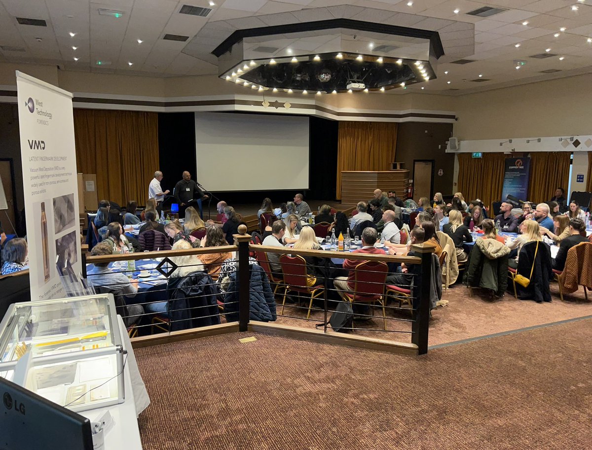 Anita is at the FEL Conference in Manchester today. She’s got chocolates and she isn’t afraid of using them ☺️

#forensics #fingerprints #VMD