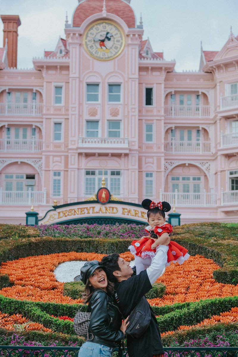 RivaQuenery_'s tweet photo. Celebrated Athena’s 1st birthday at the happiest place on earth! 🎠🎡✨ https://t.co/EwgoLjTxam