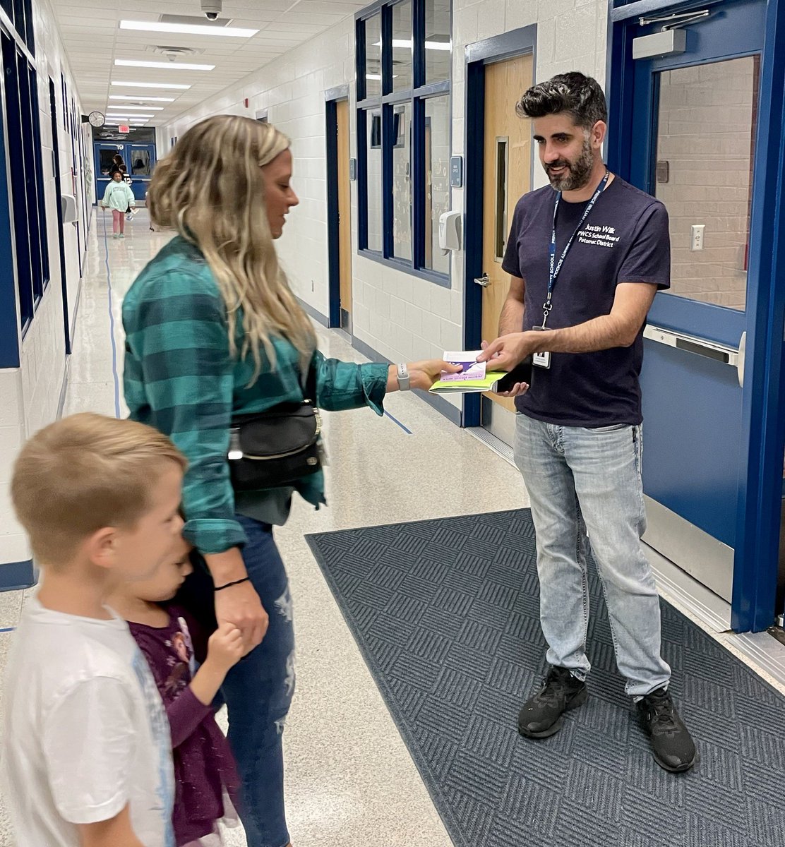 justindavidwilk's tweet photo. Joined the @HNESHuskies last night for their 2-3 back to school night. Another great community of staff and families. @PtcoHenderson @MrsASchott https://t.co/qXVhaXA6jx