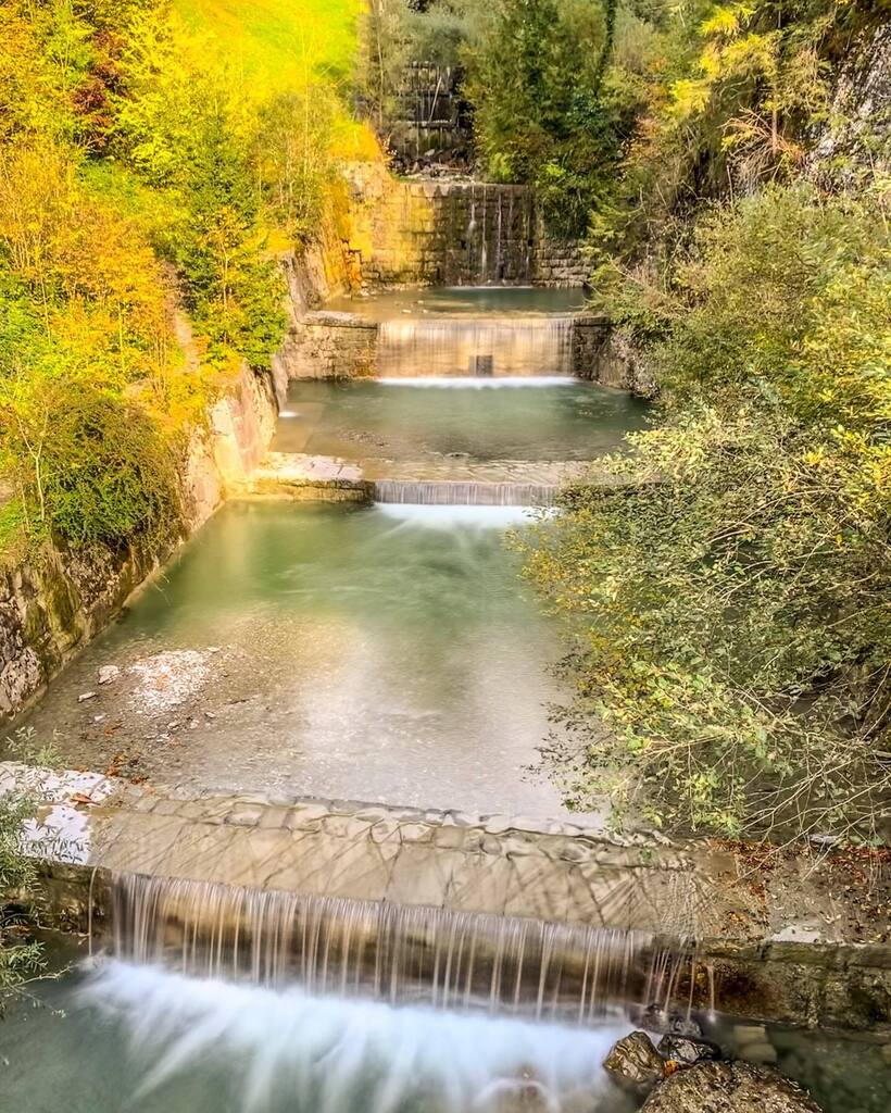 mountienator's tweet photo. Nochmal Rappenlochschlucht, Vorarlberg, Österreich!

#mountieontour
#herbst
#rappenlochschlucht
#staufenseestausee
#karren
#vorarlberg
#goldenerherbst
#oktober
#wandern
#hiking
#wanderninvorarlberg
#iphonefotografie https://t.co/oLSTVAbiz6 https://t.co/GyS1a3tZgY