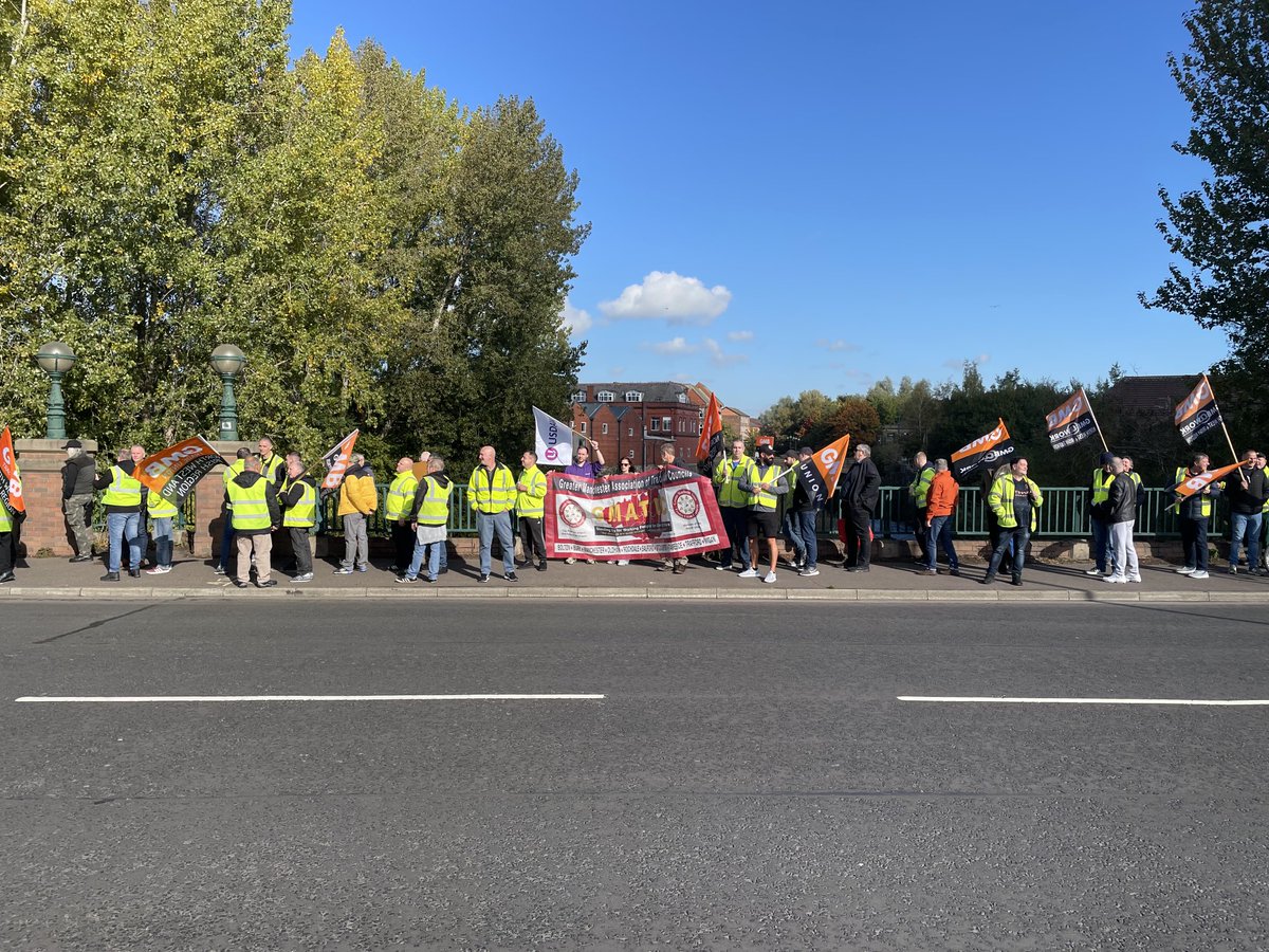 Great turnout from ⁦<a href="/gmbnwi/">GMB Union North West & Irish</a>⁩ members on strike at Polyflor in Radcliffe ! Our door is open if needed ! ⁦<a href="/PaulMaccaGMB/">Toffee</a>⁩ ⁦<a href="/claytongirl1/">Elaine smith</a>⁩