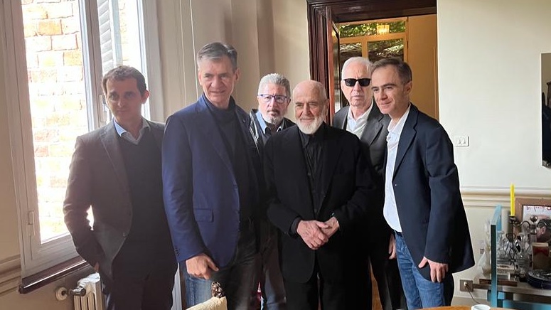 SPAC3_EARTH's tweet image. Yesterday Paolo Nespoli @astro_paolo visited Michelangelo Pistoletto and @_cittadellarte (in the picture @Paolo_Naldini) , accompanied by Mario Pieroni of @radioartemobile, Francesco Rea @ASI_spazio and Filippo L'Abbate @ESA_Italia. We have returned to look at the stars! #spac3