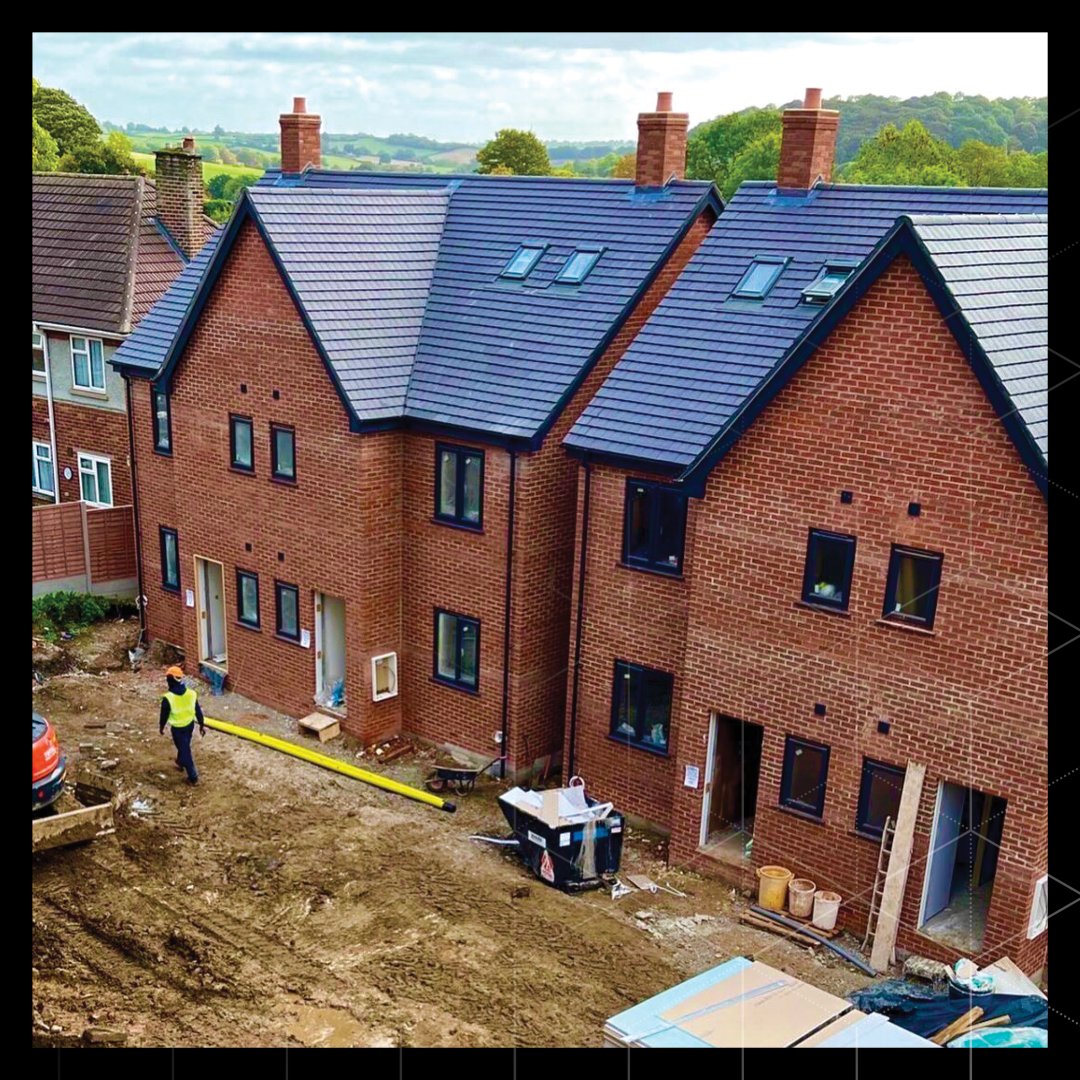 Architects_JSA's tweet photo. 👀 Progress at Bullbridge 👀

Our director Chris Wood has been to visit our development of 9 stylish new affordable homes in Belper this week. They are being built by regional contractor-developers JK Developments and they're flying up! Walls ✔️ Roofs... https://t.co/KXARRbn1jl