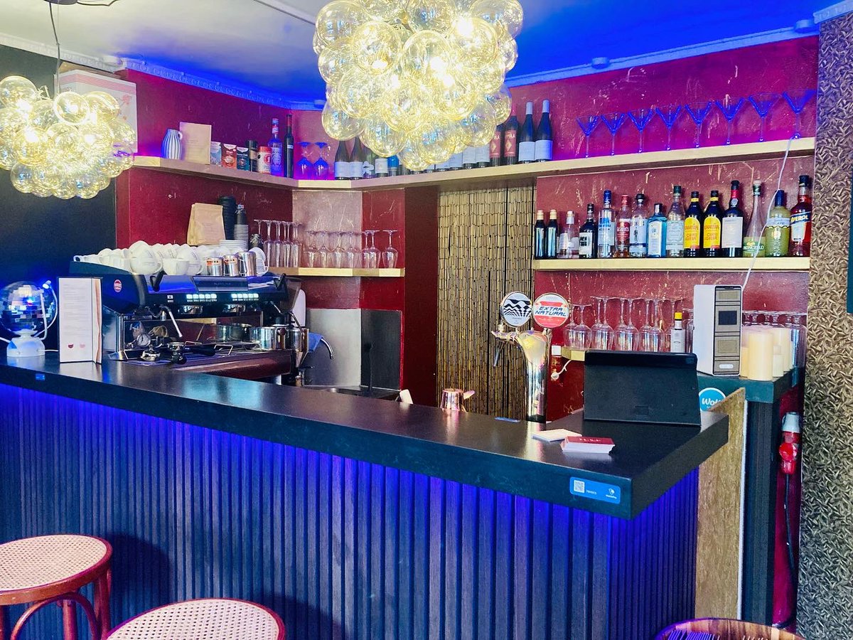 idakroell's tweet photo. Så er der blevet fyldt op af de stærkere varer… Espresso Martini anyone? 🍸

Bordbestilling: drink@elixirvinbar.com eller drop-in.

https://t.co/OYAiAdLcFf

#julefrokost #vin #vinbar #øl #tapas #bar #restaurant #østerbro #cph #copenhagen #turist #wine #food #mad #hygge https://t.co/kcYcjnOliS