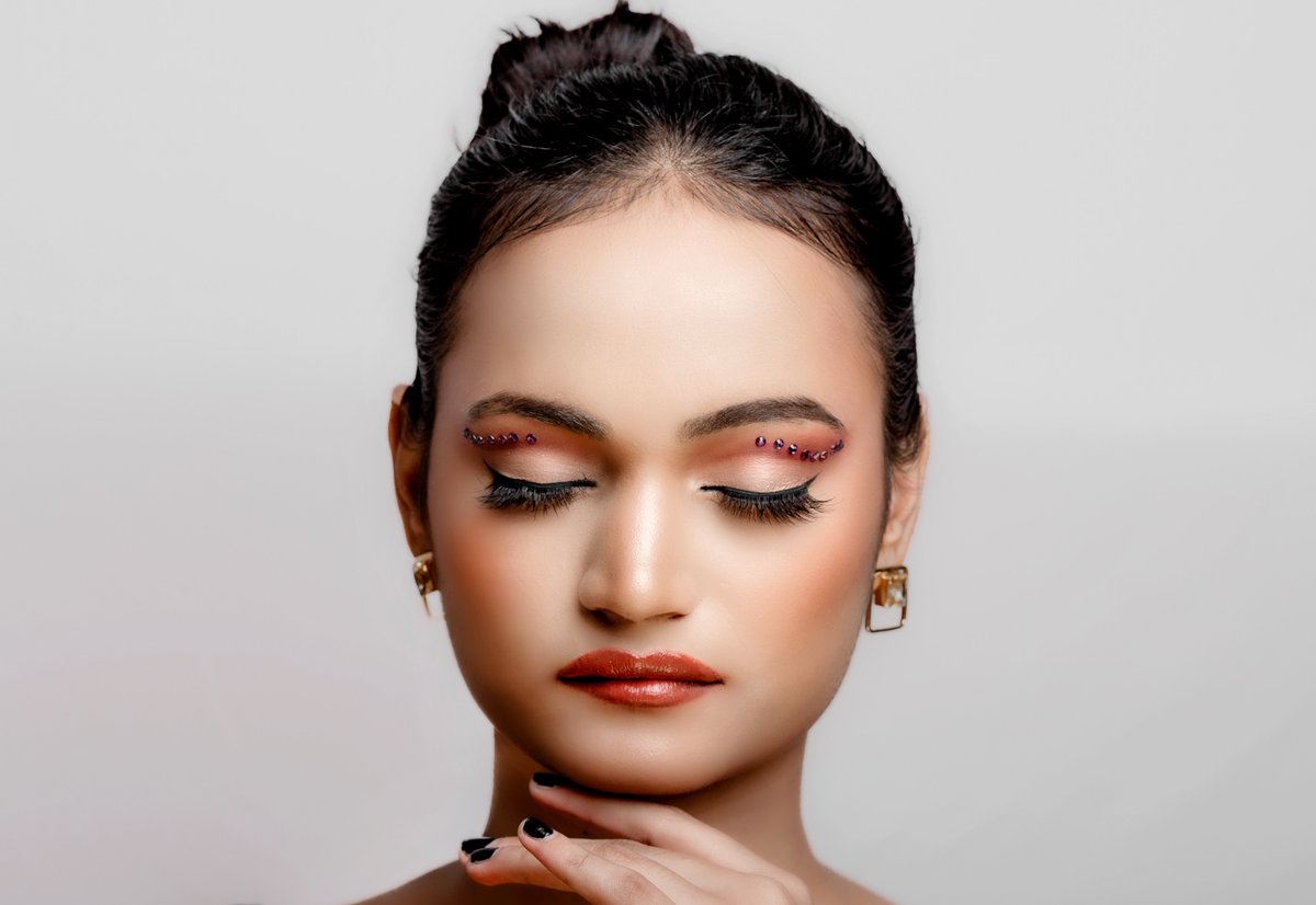 priankobiswas's tweet photo. Editorial.

Makeup &amp; Hair by - Namrata Sharma &amp; The Makeup Artistry
.
In frame - Sapna Sah
.
#fashion #fashionista #fashionweek #fashionable #fashionstyle #fashionmodel #makeup #makeuplooks #makeupartist #girls #girlsfashion #nikon #nikonz6ii #adobe #photoshot #retouch #editorial https://t.co/032a1FLzTN