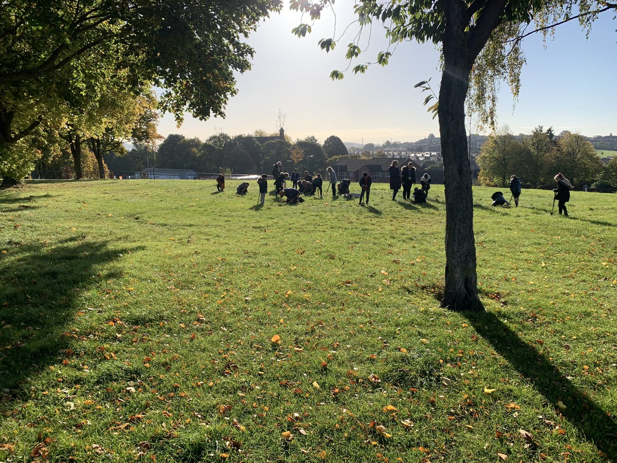RMBCPress's tweet photo. Over 100 new trees have been planted on Bawtry Road in Brinsworth 🌳 

To celebrate this, an environment day has taken place.

Children from local school’s took part in activities, planting bulbs and creating leaf crowns 🍂 

Thanks for all your fantastic work! https://t.co/Jezvav1pca