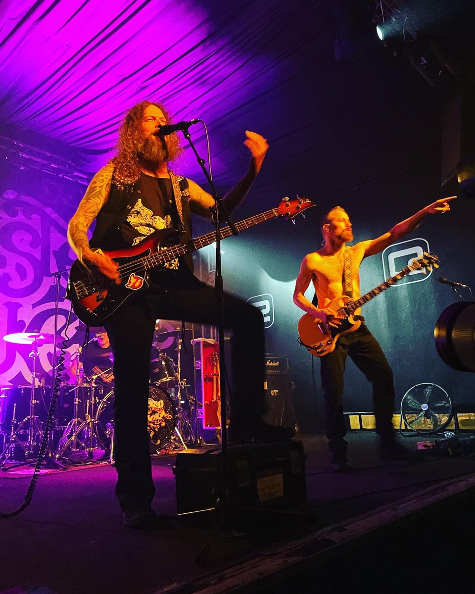 Monster_Truck_'s tweet photo. GREAT SHOW LAST NIGHT IN BRIGHTON!! @ThoseDamnCrows ARE DESTROYING AND THEN WE ANNIHILATE WHAT’S LEFT!! 
#DFWTT #UKTOUR #THOSEDAMNCROWS https://t.co/4iQDaNFqvP