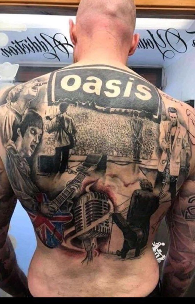 NoContextBrits's tweet image. One day he will look at his back in anger.