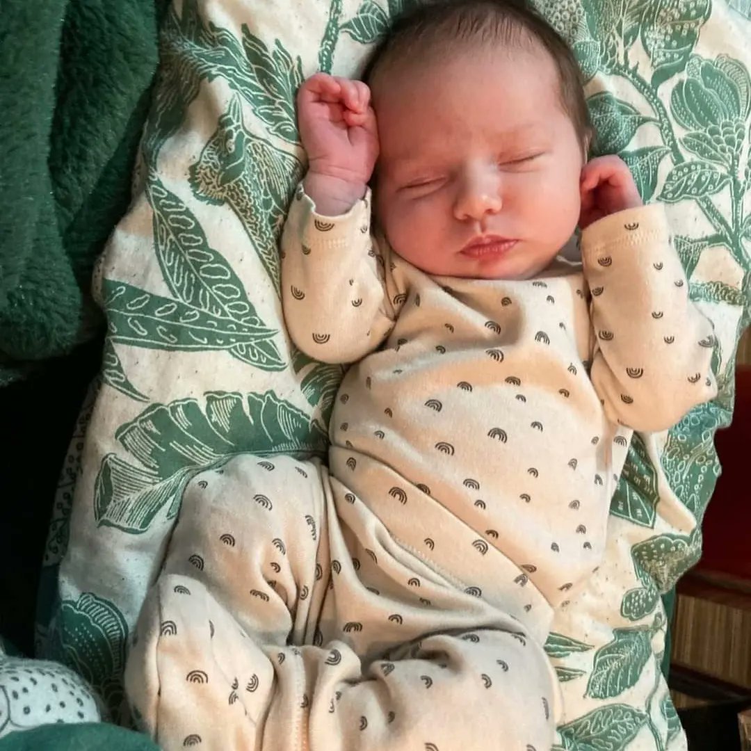 BeverleyKills's tweet photo. Announcement! 
Our badass bassist, Elisa, and husband Luke, have only gone and created this gorgeous lil monkey!😍  
Born 22/09/2022 - welcome to the world, beautiful Violet!💜💜💜
1/2 https://t.co/XpXvURFeO6