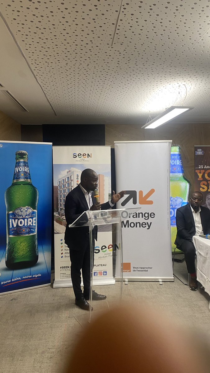 CI_Orange's tweet photo. @YodeSiro : « Nous faisons une musique éducative, c'est une musique qui oriente. Donc nous ne faisons pas la musique du buzz. » #LaVieEstZo #ConcertOrange https://t.co/43sLgwZD3l