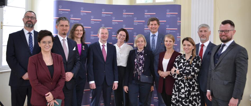 PLinCzechia's tweet photo. Relacja z Dnia Polskiej Logistyki w Ambasadzie RP w Pradze: https://t.co/JBSfjmt4aF. Dziękujemy @WeberRafal @MI_GOV_PL @PAIH_pl #KIGM @STH_Poland @Allegro_Group #PortSzczecinŚwinoujście @PortGdynia #BCT #PŻB #Adampol @DCT_Gdansk @izba_i @ORLENUnipetrol #UniCRE #FaradaGroup... https://t.co/zz2yeQC8hu