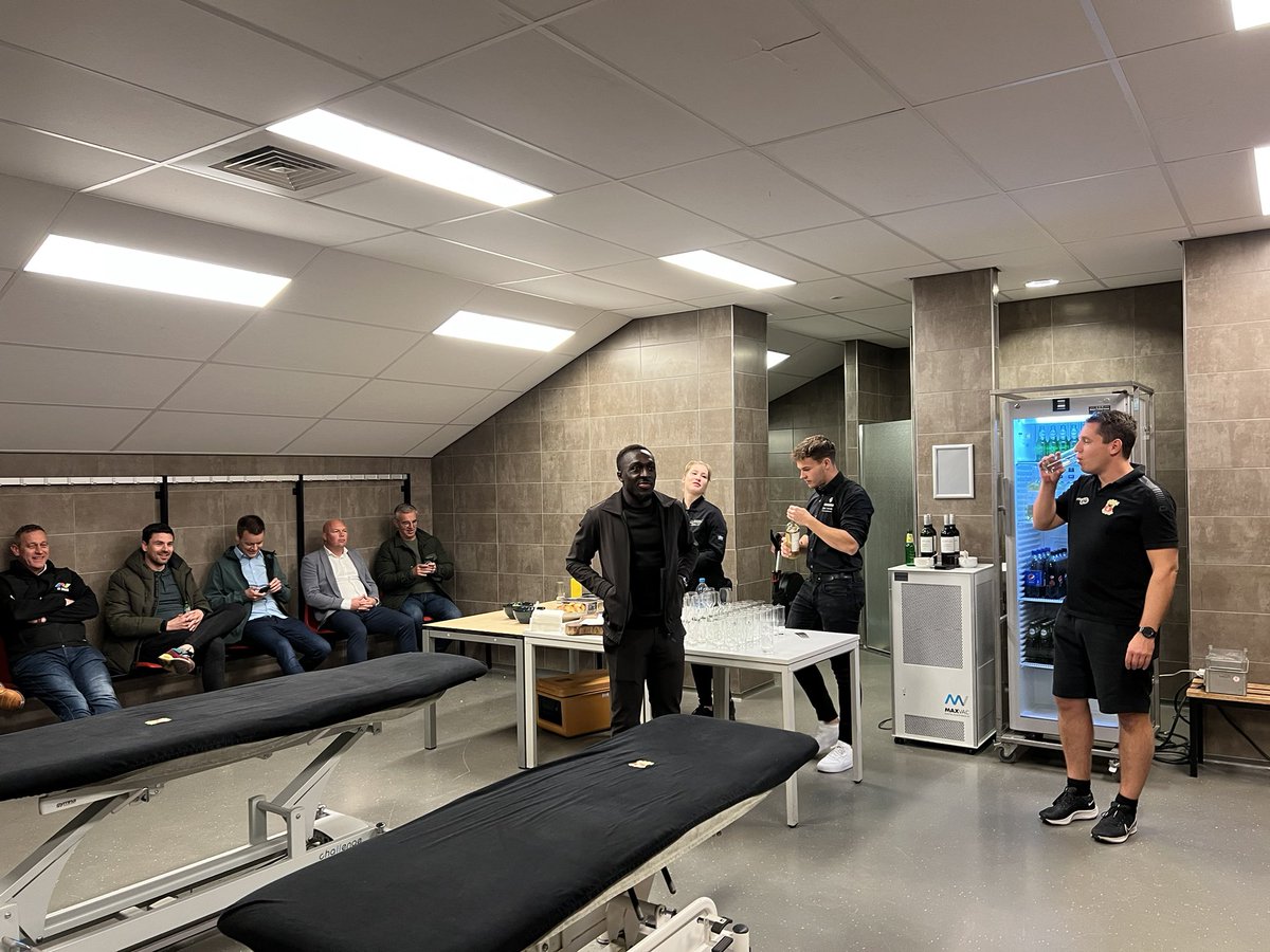 Gisteravond een leuk <a href="/GAE_Business/">GA Eagles Business</a> event gehad bij <a href="/GAEagles/">Go Ahead Eagles 🦅</a> Samen met <a href="/henribril/">Henri Bril</a> aanwezig bij Running Dinner in en om het stadion.