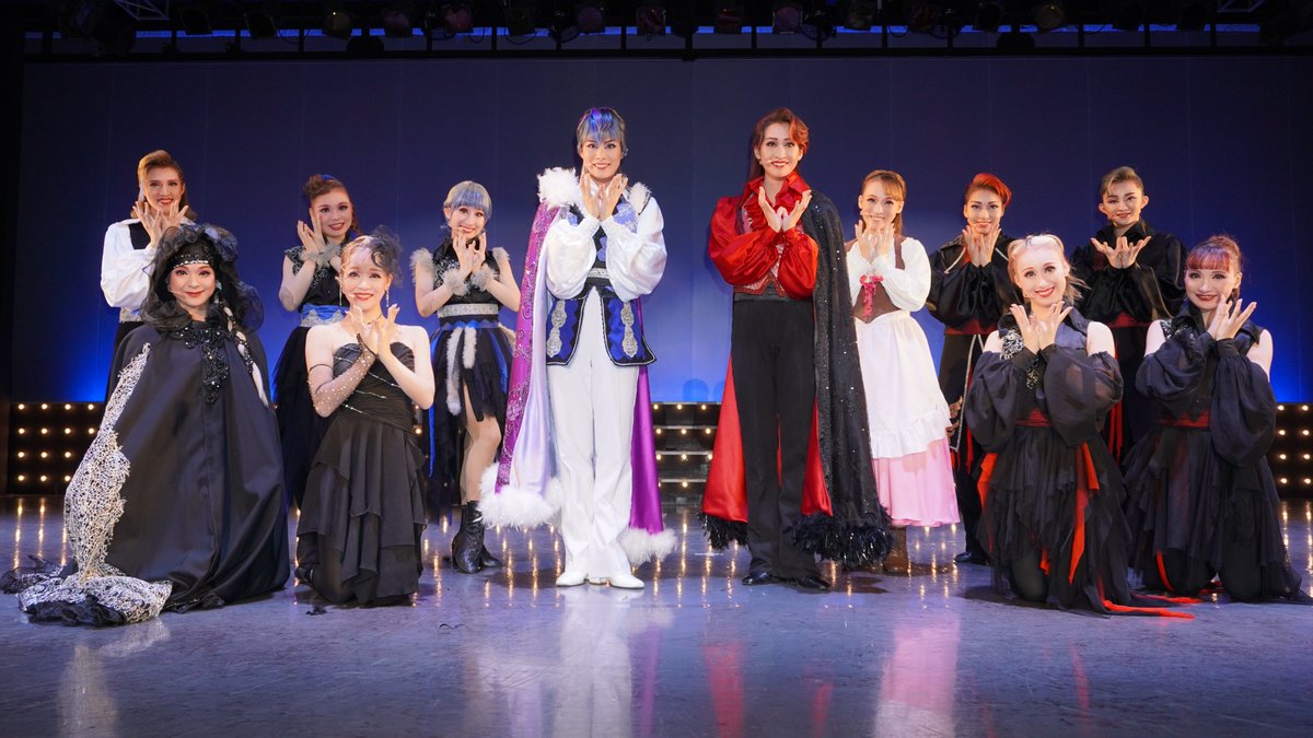hidemihigashi's tweet photo. 2022.10/11(火)11:30
#LEGENDARYSTORY
#王家を継ぐ者たち
#ハウステンボス 千秋楽(朝公演)
写真撮影①~④
#歌劇ザ・レビューハウステンボス
#チームフラワー
#碧海澪
#紫城けい
#みれい蘭
#天乃愛理
#舞音帆乃佳
#麗心花
#花このみ
#大翔なお
#七星アリス
#花純舞星
#優音颯来
#叶翔紫絢 https://t.co/zsZh9lUrTM