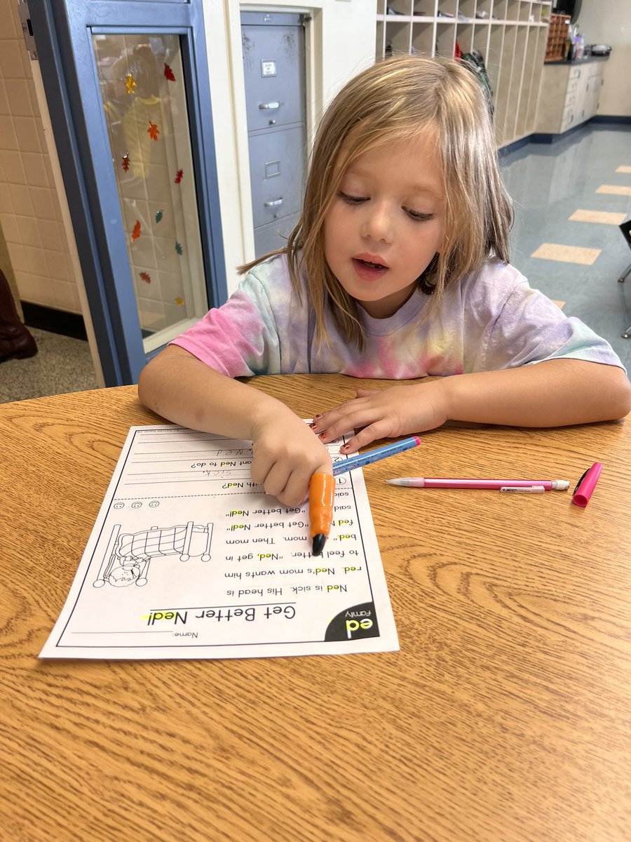 Spooky reading! 🧙🏻‍♀️✨