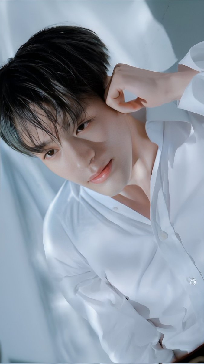 jungshasa's tweet photo. aaaaa gakuat lee jeno 😭😭 https://t.co/IhzUmoHBIj