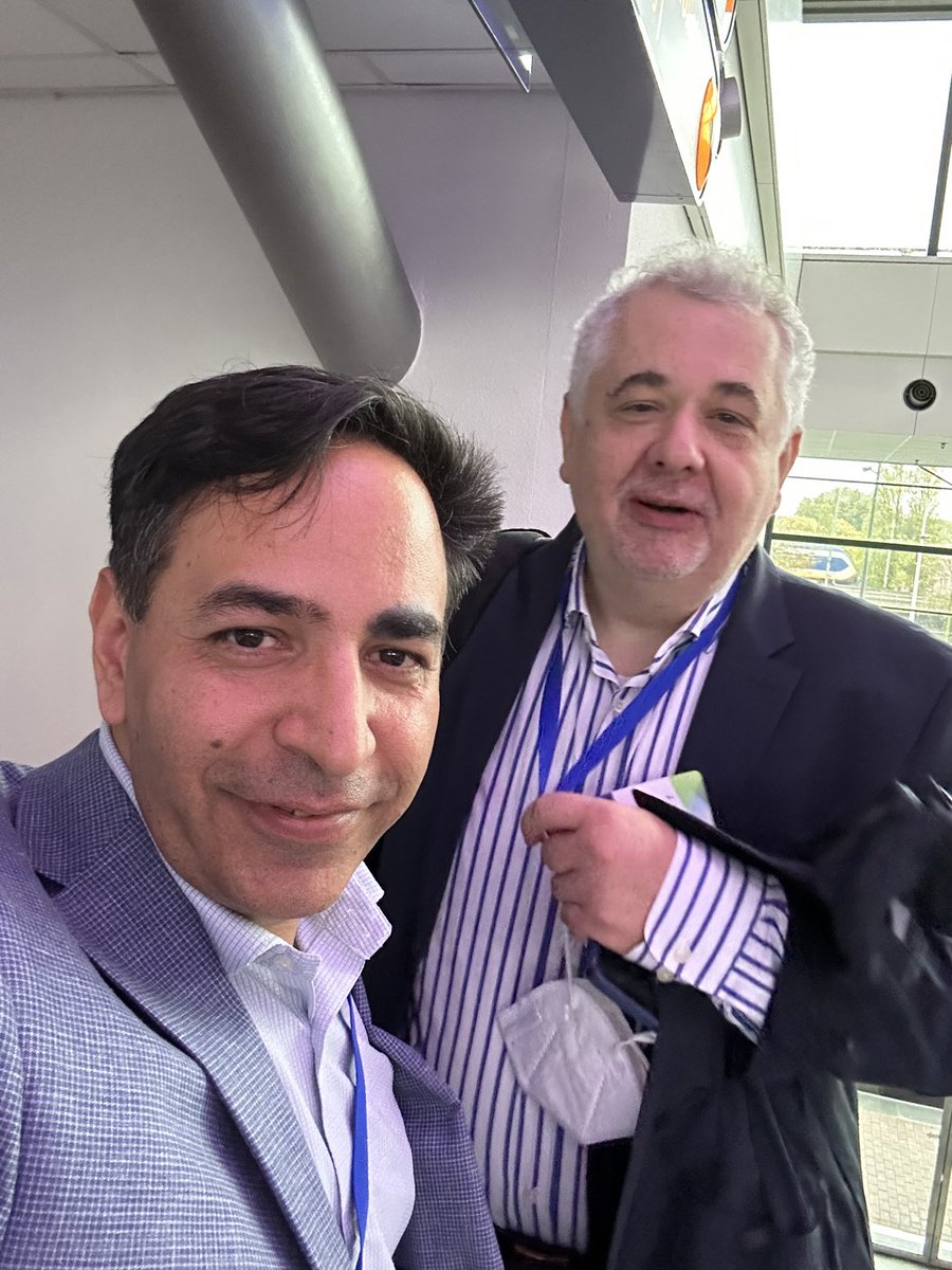 romeerizwan's tweet photo. Always fun to chat with Dr Leo Luznik, he is a great transplant immunologist doing some really novel science @HopkinsMedicine #ImCORE https://t.co/HLjOeGoppy