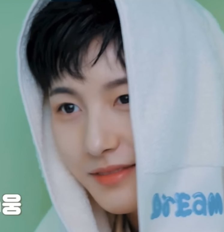 NCTDreamINA's tweet photo. -renjun kalo dicium bau milna 😌☝🏻 https://t.co/7FrmtdfiGV