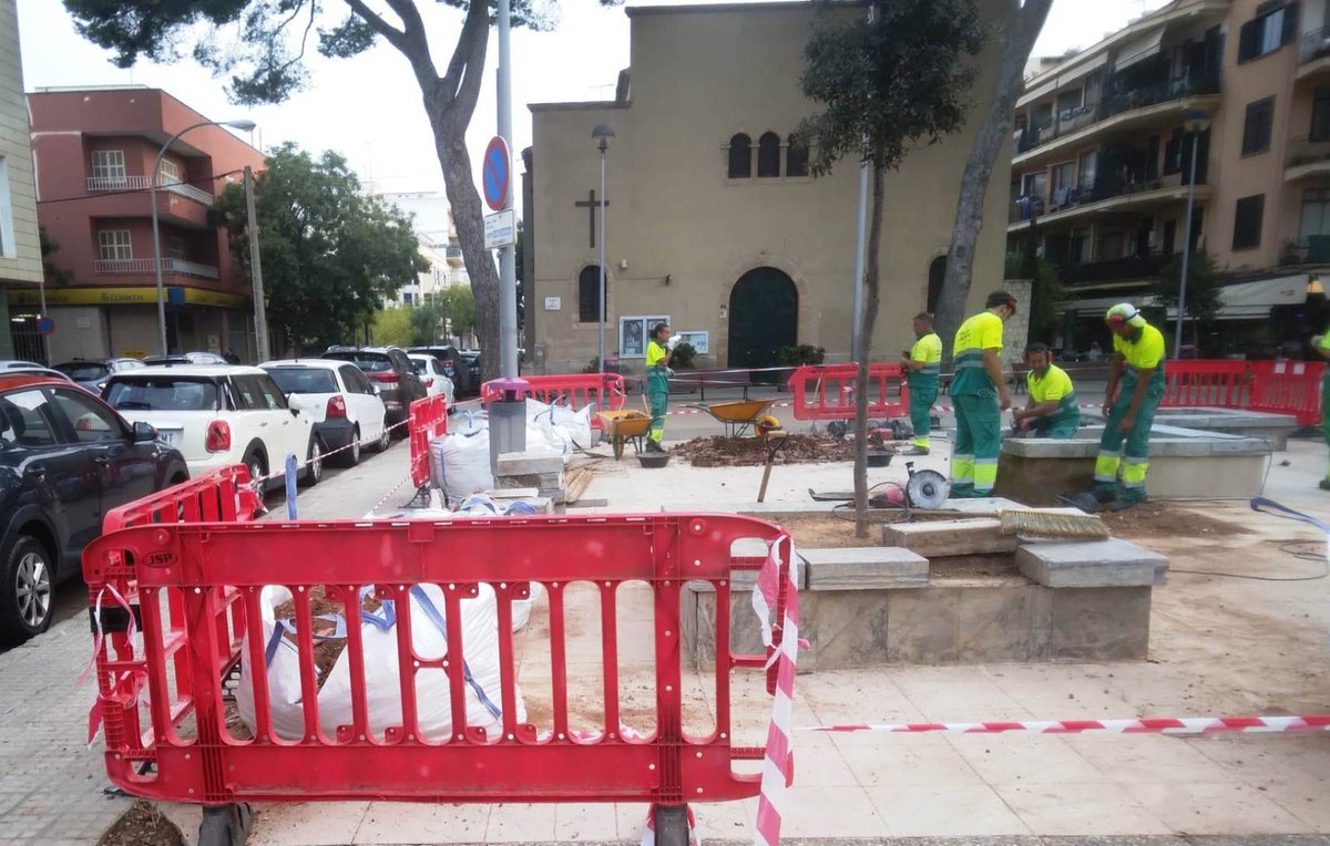 ajuntpalma's tweet photo. 👷‍♀️En el #PladeBarris a Can Pastilla s’està executant una intervenció a la p. Pius IX per sembrar🌳5 oliveres en una estructura anivellada al terra

ℹ️👉https://t.co/ApNGeq0EpU 

#Objectiu10mil https://t.co/O7DIyFU1mW