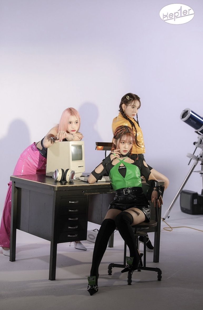 don't forget the unit photo taken that while recording for our music video! a very striking difference between these two units, refreshing and also looks cool. it's a big sign from us that this comeback has a different concept than before.