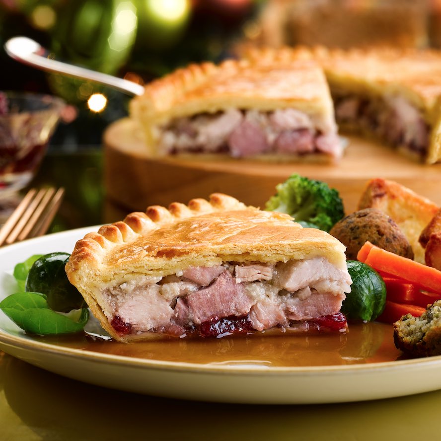 TurnersPies's tweet photo. Delicious turkey breast chunks with gammon and cranberry sauce. A delicious slice of the up and coming festive season you will want all year round. 

Available in-store and online now! 🙌🏼

#piesbypost #Turnerspies #festive #seasonalfood #deliciousdinners https://t.co/nFewopKyxw