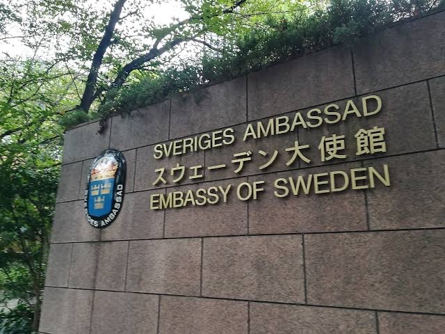 Ever wondered if #SwedishFood could be big in Japan?
We spotted the ultimate vending machine at the Swedish Embassy in Tokyo where you can #TrySwedish - from Skåne-born plant-based milks to crackers &amp; fermented herring! <a href="/oatly/">Oatly</a> <a href="/Sproudofficial/">Sproud</a>