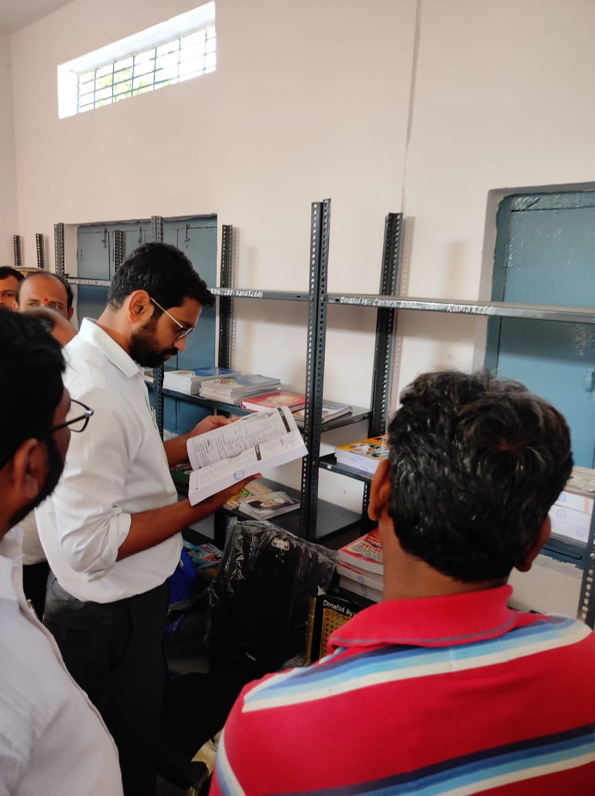 MoRD_GoI's tweet photo. The racks, furniture, chairs, and books of the learning centre/library were provided by Canara Bank in convergence with the #SPMRM Mission. #MoRD #SAGY https://t.co/6Tg5ejJGa4