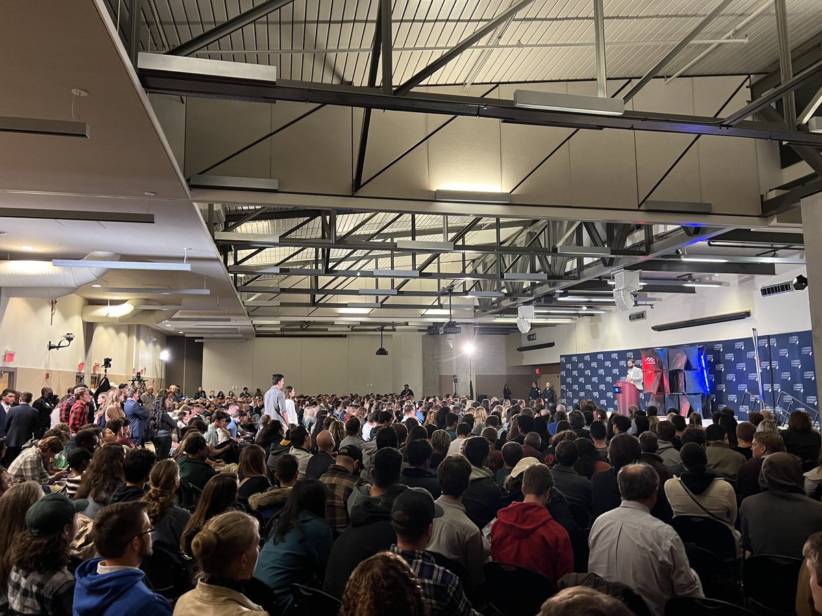 MattWalshBlog's tweet photo. Tonight I'll be at the University of Houston. The fourth stop in my What Is A Woman tour. Massive sold out crowd everywhere we've gone. There are a great many college students who have not bought into this gender ideology madness. Hope for the future. https://t.co/sIpESi3Isb