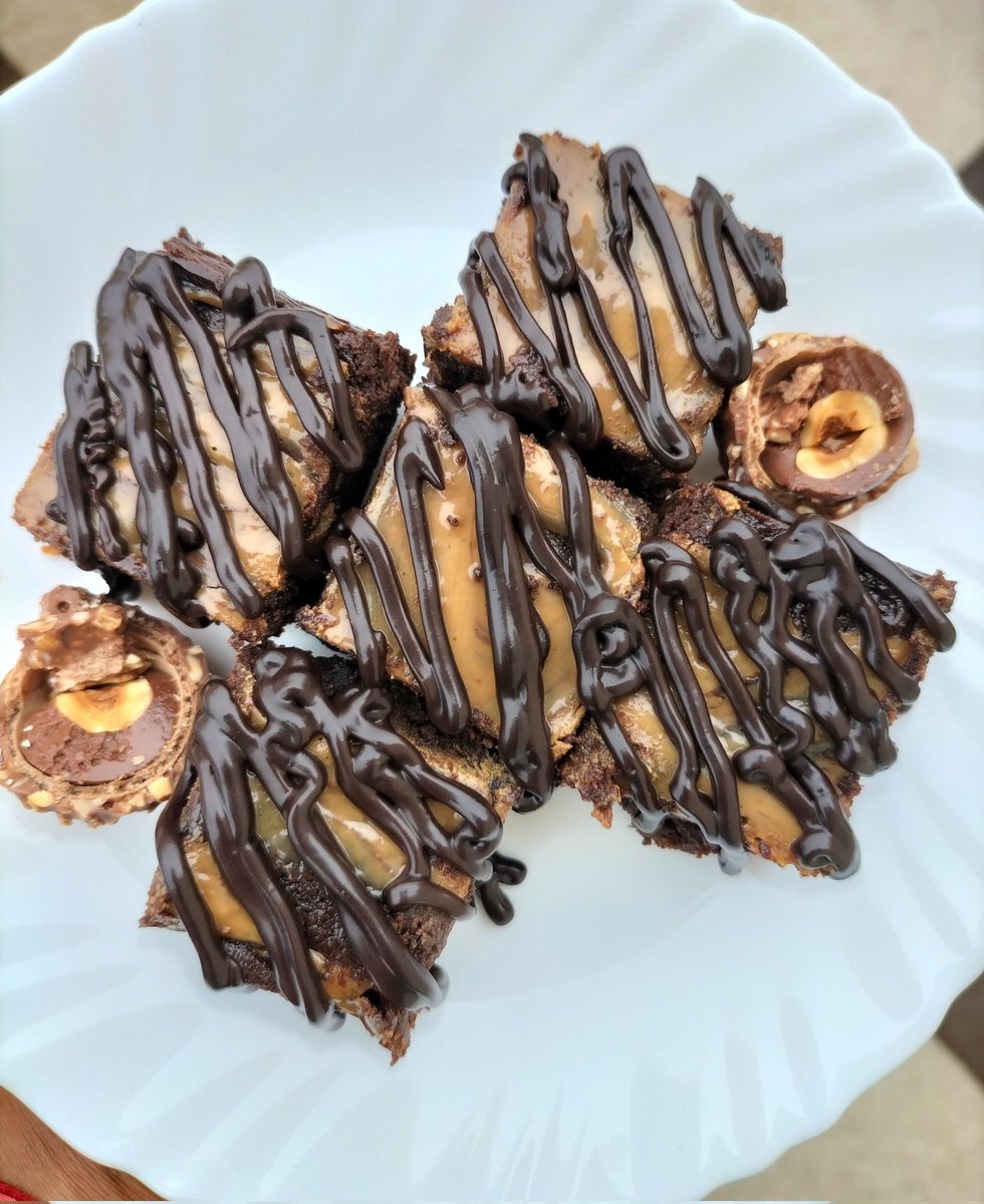 me_adyasha's tweet photo. Sometimes I bake too π
Dulce-de-leche brownie with ganache and Ferrero rocher..
#loveforbaking
#foodlove https://t.co/KkEwcV39EZ