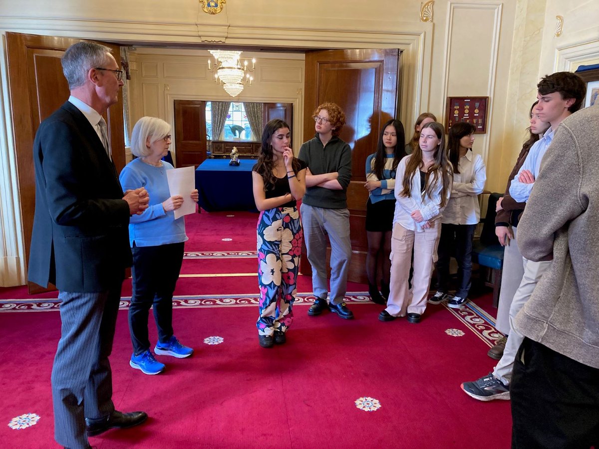 Thank you <a href="/SaddlersCompany/">The Saddlers Company</a> for giving our A level historians a tour of the stunning Saddlers' Hall this week and giving them a fascinating flavour for what archival work entails. ow.ly/6H3m50L8V2B #AlleynsHistory #AlleynsUpper <a href="/_JaneLunnon/">Jane Lunnon</a>