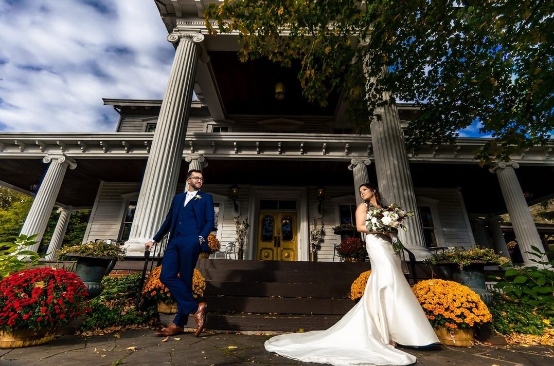 FeastCaterers's tweet photo. Autumn was showing off it's colors for Ashley and John's wedding! 🍂 October is such a beautiful time of year. Happy 1st anniversary, Ashley and John! ❤️⁠
⁠
Photos by Rob Allen Photog and George Street Photo #tbt #fallweddings #weddingvenue #hudsonvalley https://t.co/LzmxI5fzHn