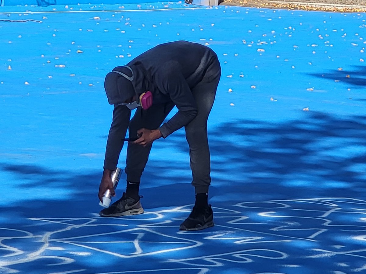 nestct_'s tweet photo. #WaterburyCT native Jordan Jones is pictured here outlining the #mural for MLK’s basketball court. This project was commissioned by the Role Models, with support from local high school students, and in collaboration with #NHSWaterbury. #PublicArt #CreativeCommunityDevelopment https://t.co/GQuvkbVE57
