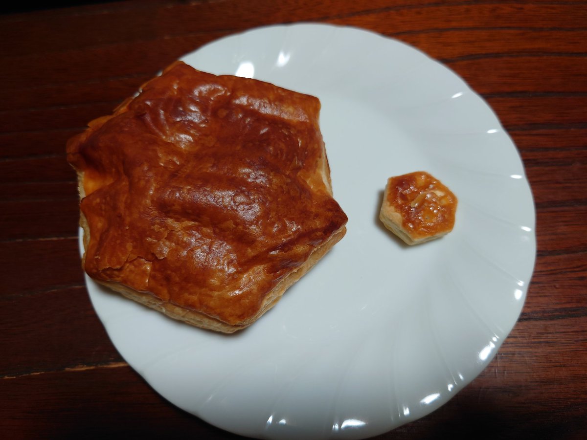 hira_hazard's tweet photo. パイの実みたいなデニッシュ今更食べてみたw
サイズはこんな感じwww
思っていたよりもチョコクリームは甘めな気がした( ﾟｰﾟ)ｳ ( ｡_｡)ﾝ
結論...パイの実のお菓子美味いね♪w https://t.co/pWwIaVt7m9