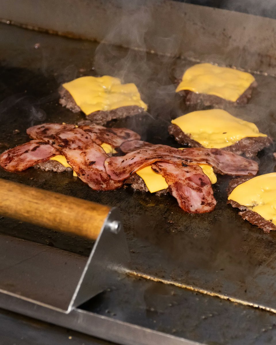 Absolutely EVERYTHING on our menu is made fresh to order. Try burgers, wraps, sides and fries, freshly prepared and cooked to your liking: buff.ly/3yCQb2n 

#GuiltyPleasuresLoveGoodFood #Milkshakes #Wraps #Cheesburgers #Beefburgers #Macclesfield