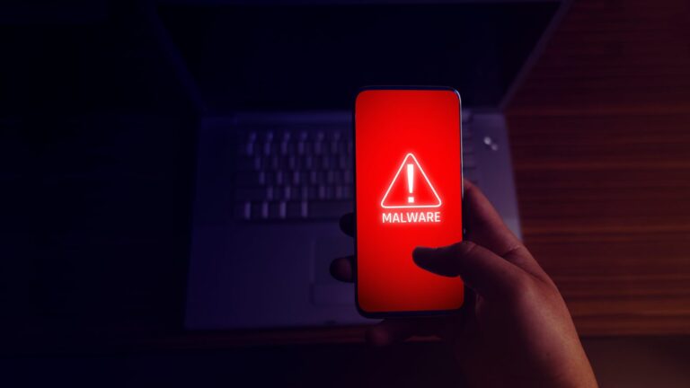 CibersegLATAM's tweet photo. Kaspersky descubre NullMixer, malware que roba datos bancarios, criptomonedas y cuentas de redes sociales.
https://t.co/3QTBhr27lq https://t.co/G9PsTXpucW