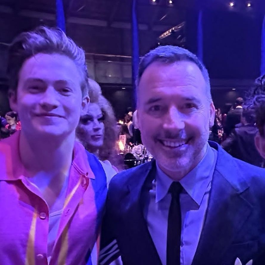 inchoatjve's tweet photo. kit reuniting with david has made me so emotional. hes grown so much in his career https://t.co/f2nOykwXkJ