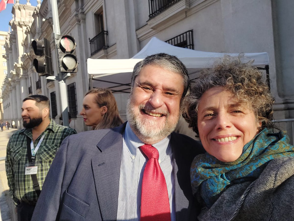 SaludMental_cl's tweet photo. Hoy Flávia Gal, presidenta de @CirculoPolarOng y el Dr. Mario Valdivia, ambos miembros de la @SaludMental_cl , participaron del primer Consejo Asesor para la Salud Mental. Lo que es un orgullo y nos plantea enormes desafíos y nos da esperanza #SaludMentalesSalud https://t.co/KHoYUnrDQv