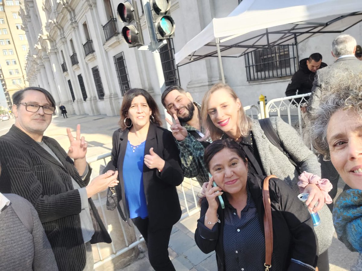 SaludMental_cl's tweet photo. Hoy Flávia Gal, presidenta de @CirculoPolarOng y el Dr. Mario Valdivia, ambos miembros de la @SaludMental_cl , participaron del primer Consejo Asesor para la Salud Mental. Lo que es un orgullo y nos plantea enormes desafíos y nos da esperanza #SaludMentalesSalud https://t.co/KHoYUnrDQv