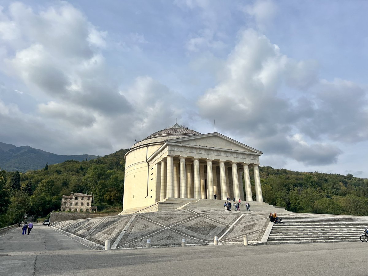 J_Papamarenghi's tweet photo. ⚒️ “Ciò che mi rende più impaziente è vedere l'effetto che l'opera produrrà sulle anime del pubblico”
[#AntonioCanova, scomparso 200 anni fa dopo aver sostenuto “la riputazione artistica dell'Italia”… e scolpito opere ed anime nobili]
#Canova #Scultore #Scultura #Neoclassico https://t.co/MgnD0521wg