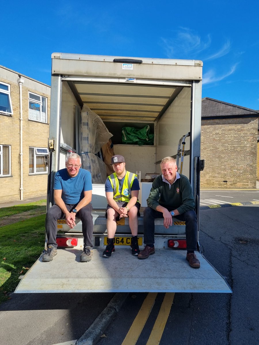 HelloFreemens's tweet photo. Freemen's were delighted to donate beds from the old medical centre to @besominashtead this week. The lovely Phil, Jono and Iain were on hand to collect. We hope it helps those that need it most.
#lovefreemens #charity #ashteadcharity https://t.co/ZZK2bGaHse