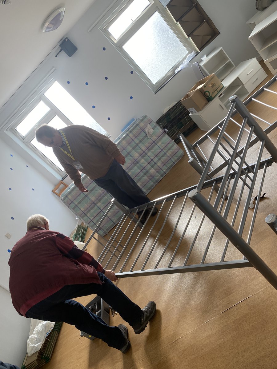HelloFreemens's tweet photo. Freemen's were delighted to donate beds from the old medical centre to @besominashtead this week. The lovely Phil, Jono and Iain were on hand to collect. We hope it helps those that need it most.
#lovefreemens #charity #ashteadcharity https://t.co/ZZK2bGaHse