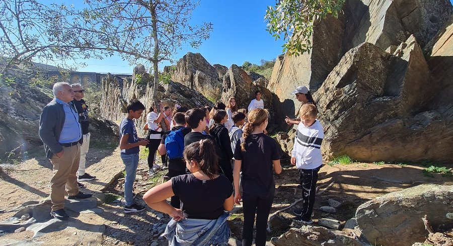 mirobrigaaldia's tweet photo. Arranca el ciclo de visitas de 1.000 escolares de la provincia a Siega Verde y Ciudad Rodrigo https://t.co/rwWcNVHXbO https://t.co/irIpRT4avz