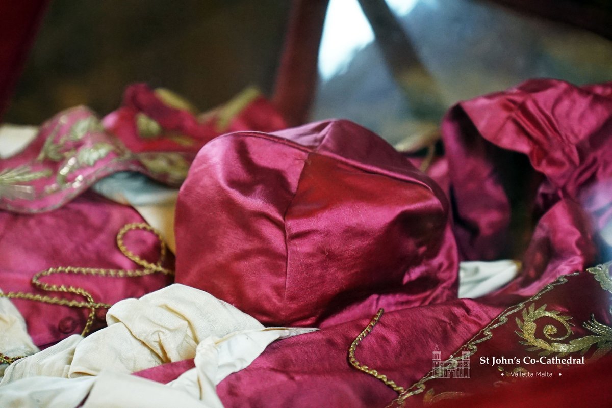 StJohnCCF's tweet photo. The pontifical vestments of Pope St #PiusV are brought to Malta to commemorate the 450th anniversary of his demise. Read more https://t.co/EfB0n8E213

#Valletta #Malta #StJohnsCoCathedral https://t.co/xvib2Rg89R