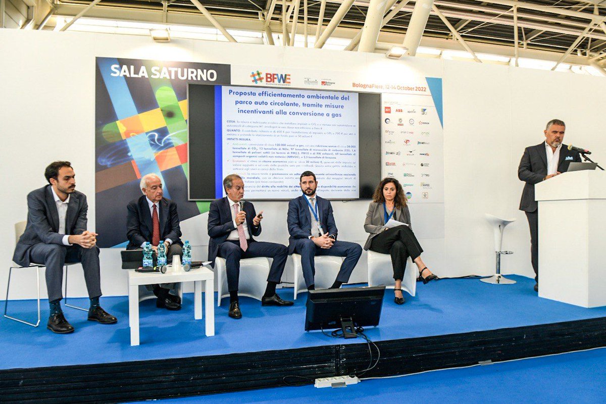 📣News da #FuelsMobility
L'uso del #GPL è diffuso (2 milioni di auto) e ha una rete capillare (4500 circa i punti di rifornimento) ma sono ancora molte le potenzialità
Grazie a: <a href="/eni/">eni</a> #GreenLGEnergy #Dimeta <a href="/renaultitalia/">Renault Italia</a> #Innovhub <a href="/GSErinnovabili/">GSE</a> <a href="/vigilidelfuoco/">Vigili del Fuoco</a>