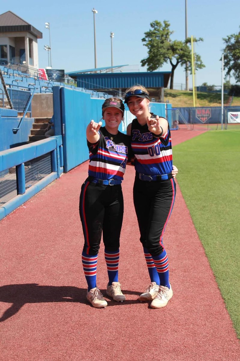 OPF05MELSON's tweet photo. Wake Up!!! It’s Game Day!!!  Good Luck to these ✌🏼and the Edmond Lady Dawgs on their road to Gold🏆🥎🏆
#PureEnergy
@AlsipBrynlee 
@OklahomaPure https://t.co/Sgb7CGfW4Z