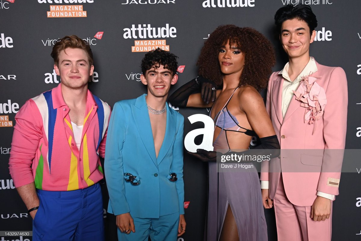 MidiasKCBR's tweet photo. 📸| Algumas fotos de Kit, Joe, Yaz, Will e Rose Jones após ganharem o prêmio de Attitude TV Awards. 🏆 https://t.co/Dn8Jh6cOP1