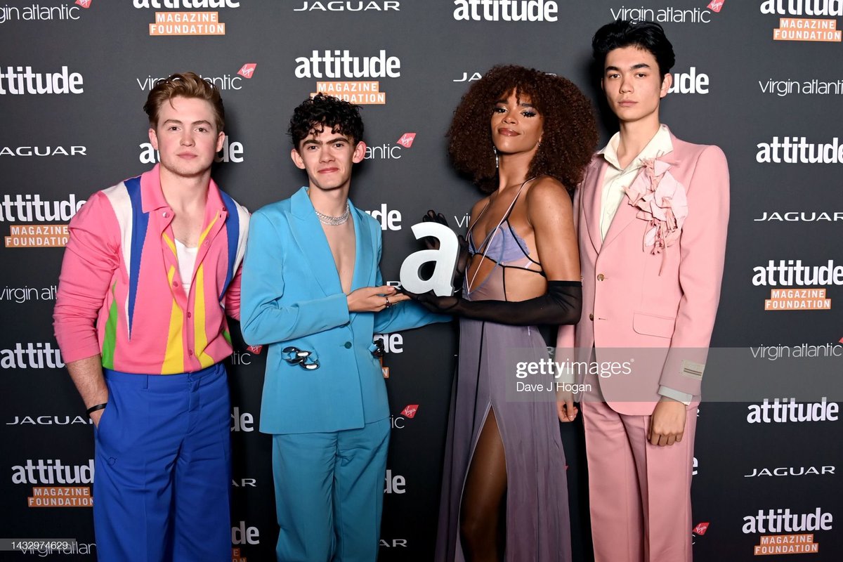 MidiasKCBR's tweet photo. 📸| Algumas fotos de Kit, Joe, Yaz, Will e Rose Jones após ganharem o prêmio de Attitude TV Awards. 🏆 https://t.co/Dn8Jh6cOP1