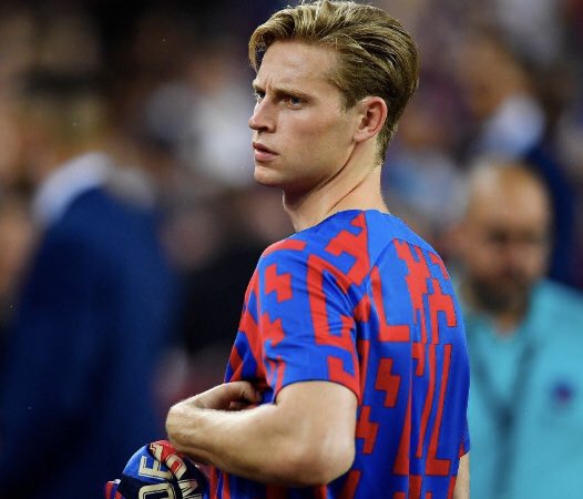 Soy de los pocos que en su peor momento defendió a De Jong y vio lo clave que era, creo que hoy todos se dan cuenta de que el dorsal número 5 lleva su nombre desde hace tiempo y bien merecido se lo tiene, aporta calidad, rapidez y verticalidad