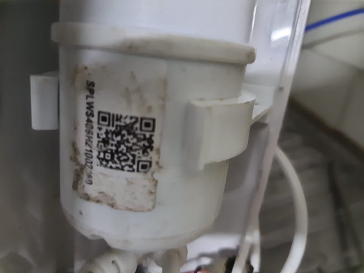 kcmadhukar's tweet photo. @LivpureSmrtHome 
Such a worst service by your service team member Mr Krishna.
I complained for a sound issue &amp; he came and replaced a filter for no reason which is very old n used also.
When I objected he saying filter comes like this only(Seal open)
Surprised with this. https://t.co/QgVIfWfn4s