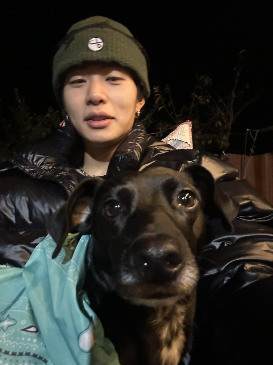 xxkgof's tweet photo. 부럽지? @busybe_ @feeldog_bpnn @giseok____ https://t.co/7XH1jP8SiG