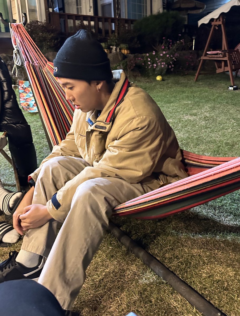 xxkgof's tweet photo. 부럽지? @busybe_ @feeldog_bpnn @giseok____ https://t.co/7XH1jP8SiG